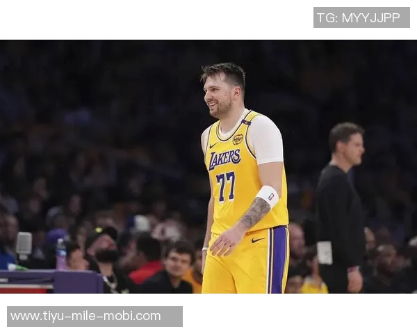 东契奇湖人生涯仅39场便追平浓眉10次砍下35分5篮板5助攻的壮举 东契奇湖人生涯仅39场便追平浓眉10次砍下35分5篮板5助攻的壮举